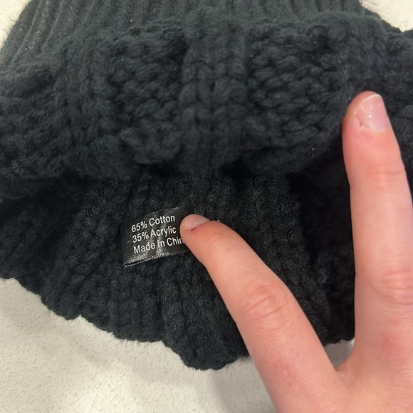 NWOT Simplicity Women\'s Winter Soft Knit Beanie Hat with Faux Fur Pom Poms OS main image 4